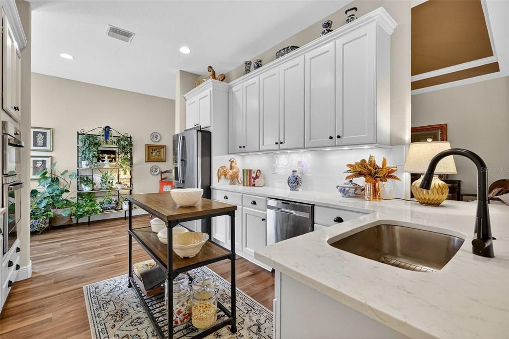 For Sale: $575,000 (2 beds, 2 baths, 2033 Square Feet)