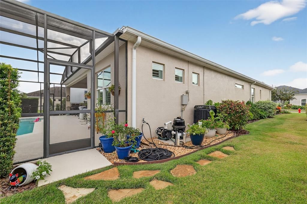 For Sale: $575,000 (2 beds, 2 baths, 2033 Square Feet)