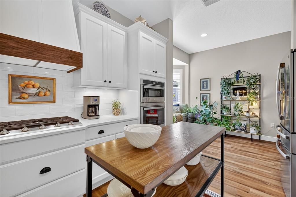 For Sale: $575,000 (2 beds, 2 baths, 2033 Square Feet)