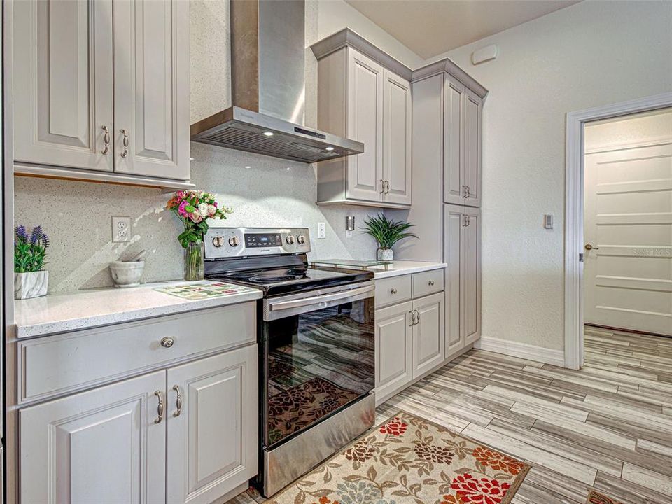 Active With Contract: $434,500 (3 beds, 2 baths, 1775 Square Feet)