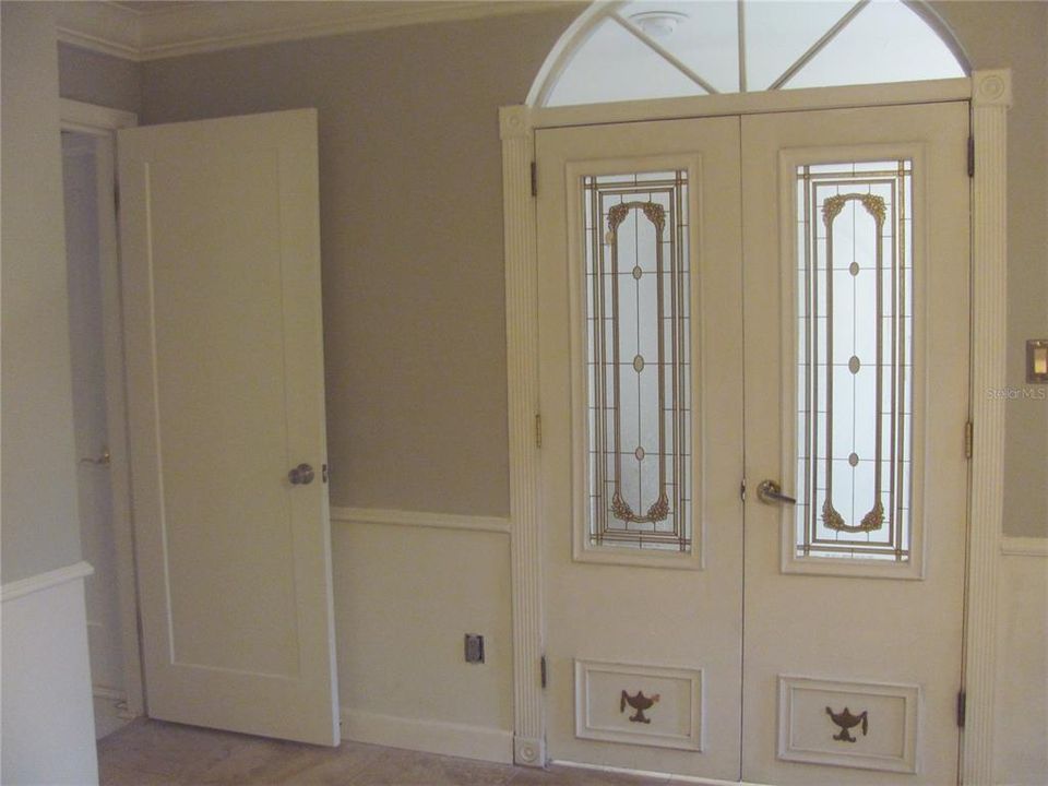 For Rent: $2,350 (3 beds, 2 baths, 2150 Square Feet)