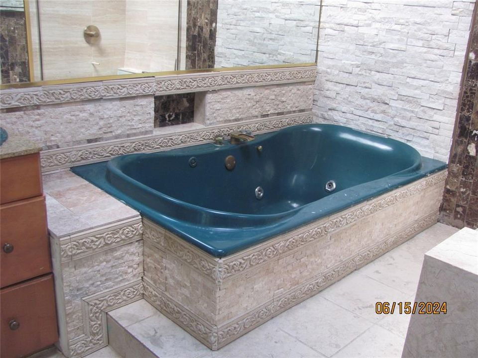 For Rent: $2,350 (3 beds, 2 baths, 2150 Square Feet)