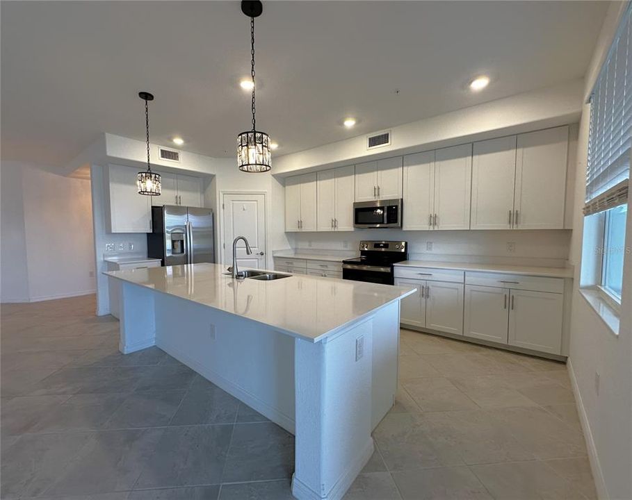 出租: $2,395 (3 贝兹, 2 浴室, 2110 平方英尺)