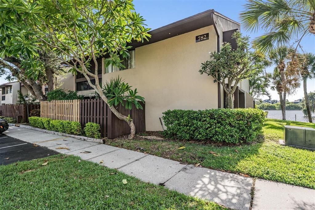 待售: $163,000 (2 贝兹, 2 浴室, 885 平方英尺)