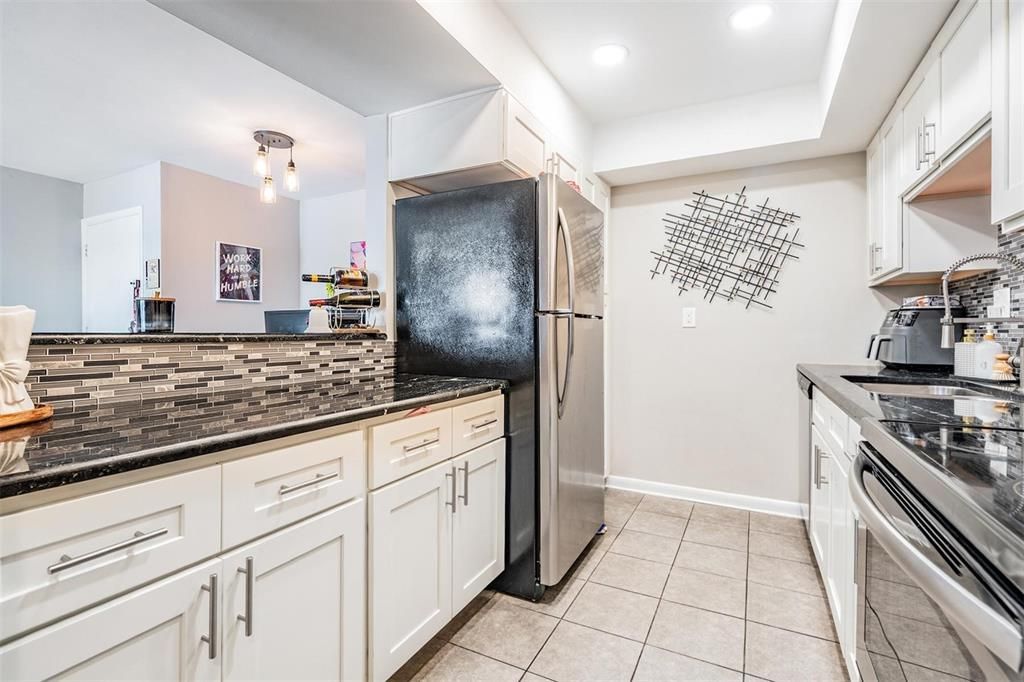 待售: $163,000 (2 贝兹, 2 浴室, 885 平方英尺)