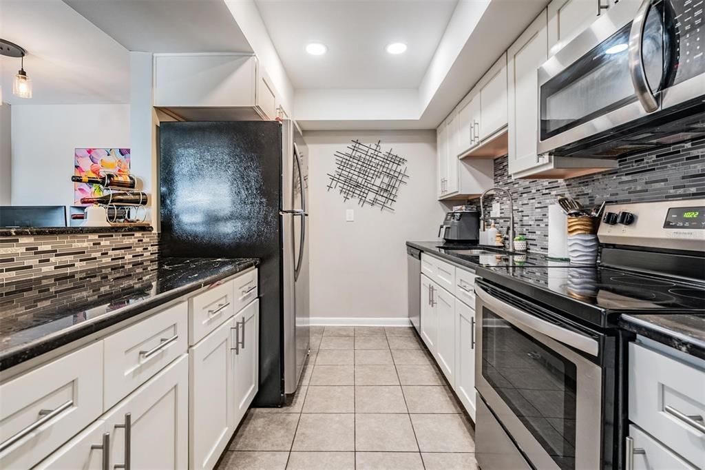 待售: $163,000 (2 贝兹, 2 浴室, 885 平方英尺)