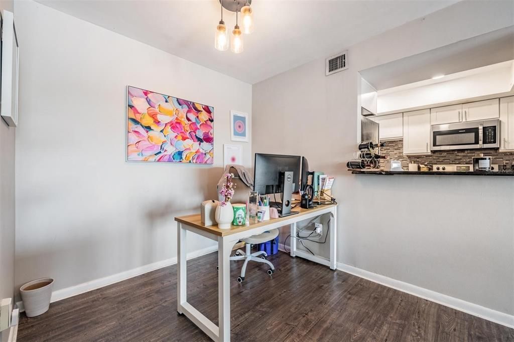 待售: $163,000 (2 贝兹, 2 浴室, 885 平方英尺)