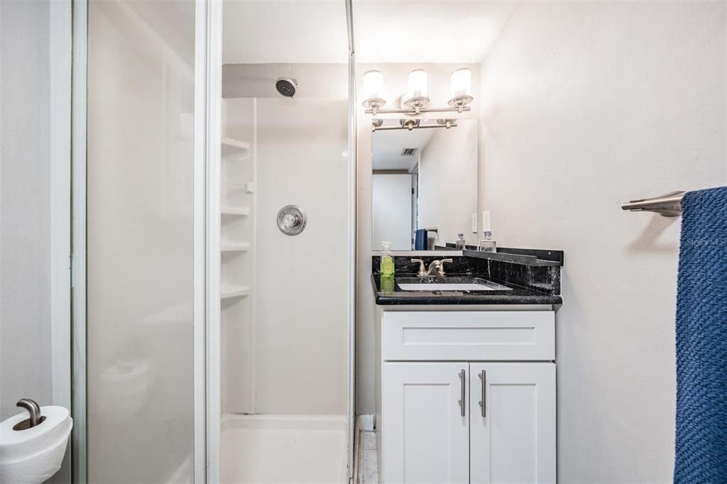 待售: $163,000 (2 贝兹, 2 浴室, 885 平方英尺)