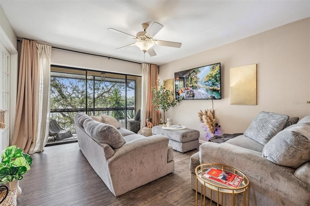 待售: $163,000 (2 贝兹, 2 浴室, 885 平方英尺)