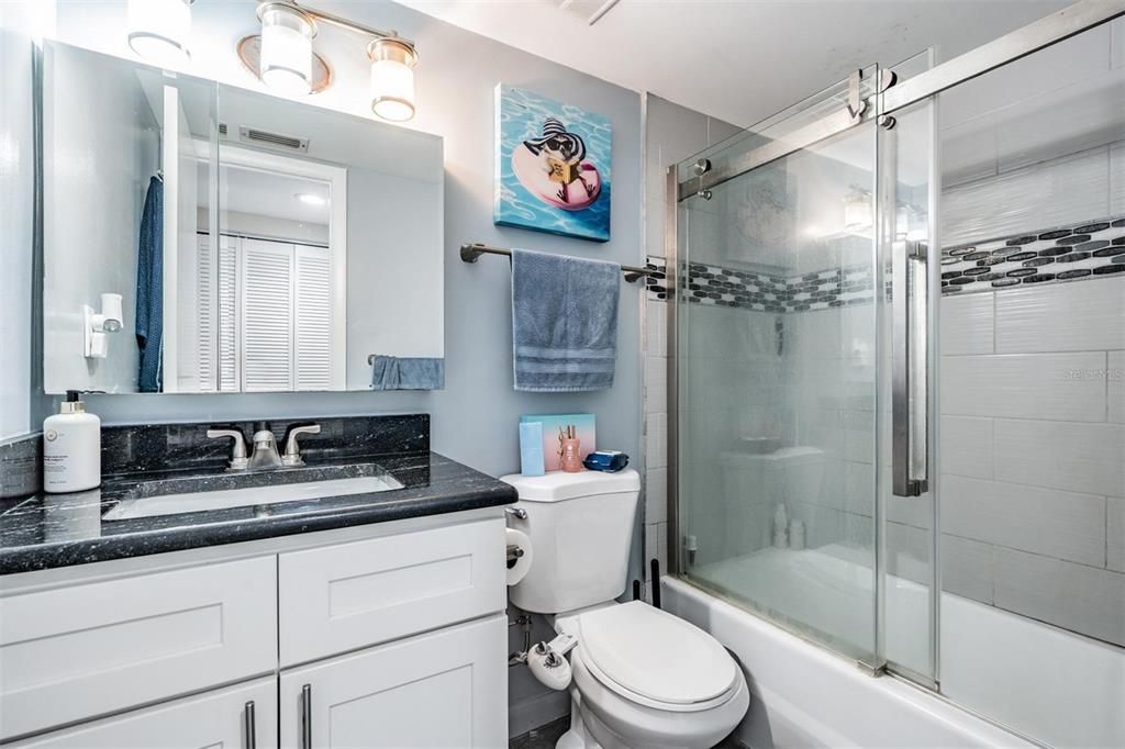 待售: $163,000 (2 贝兹, 2 浴室, 885 平方英尺)