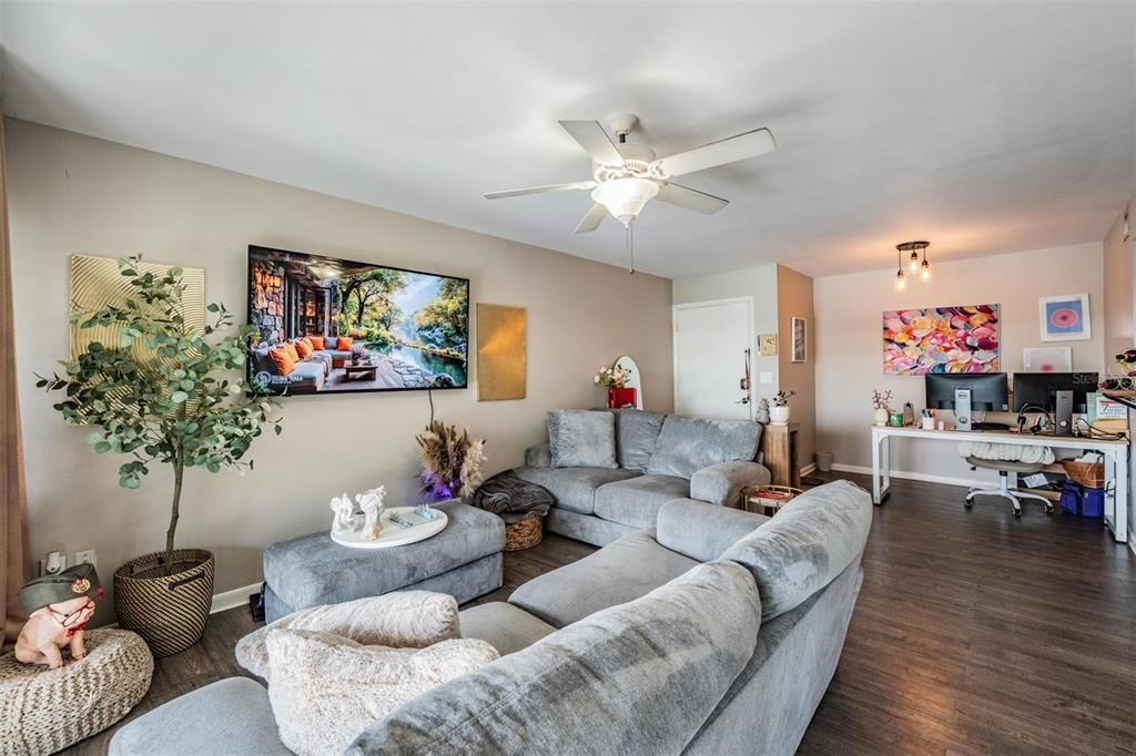 待售: $163,000 (2 贝兹, 2 浴室, 885 平方英尺)