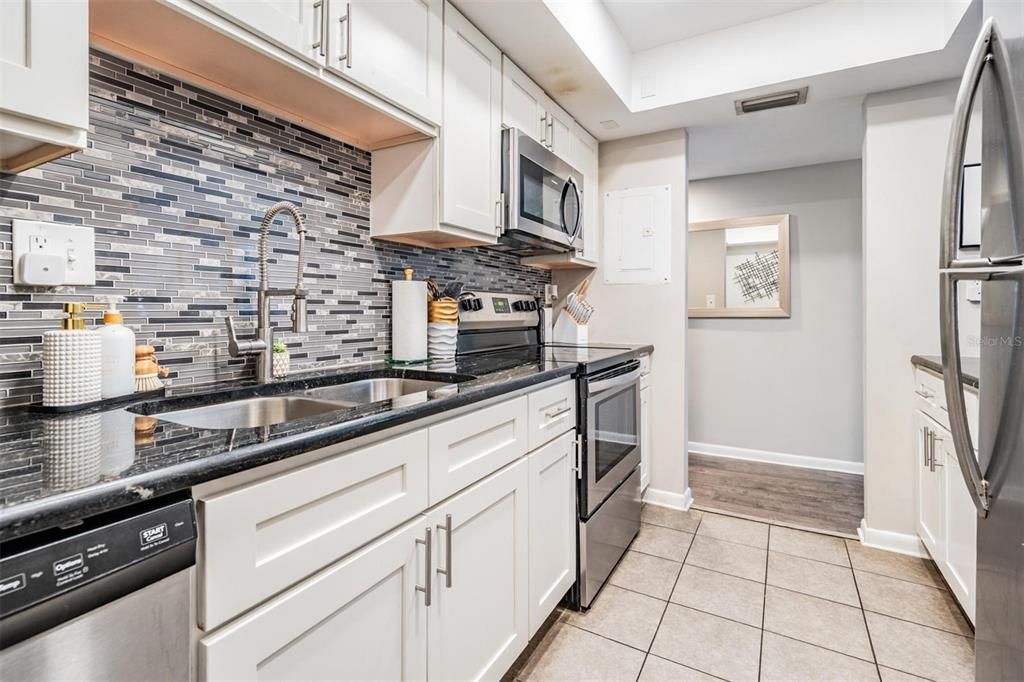 待售: $163,000 (2 贝兹, 2 浴室, 885 平方英尺)