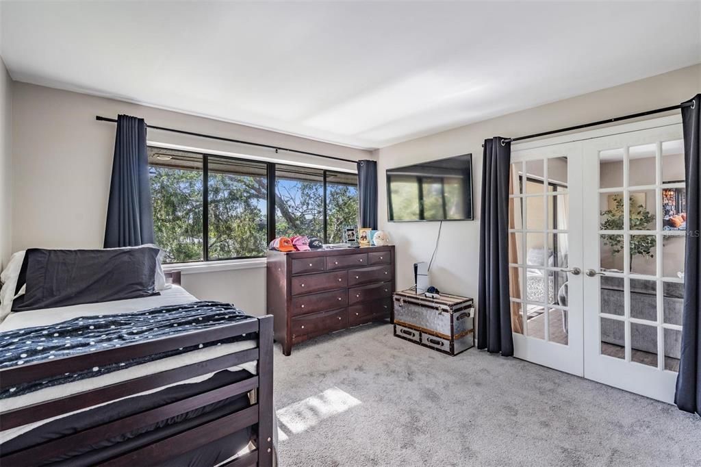 待售: $163,000 (2 贝兹, 2 浴室, 885 平方英尺)