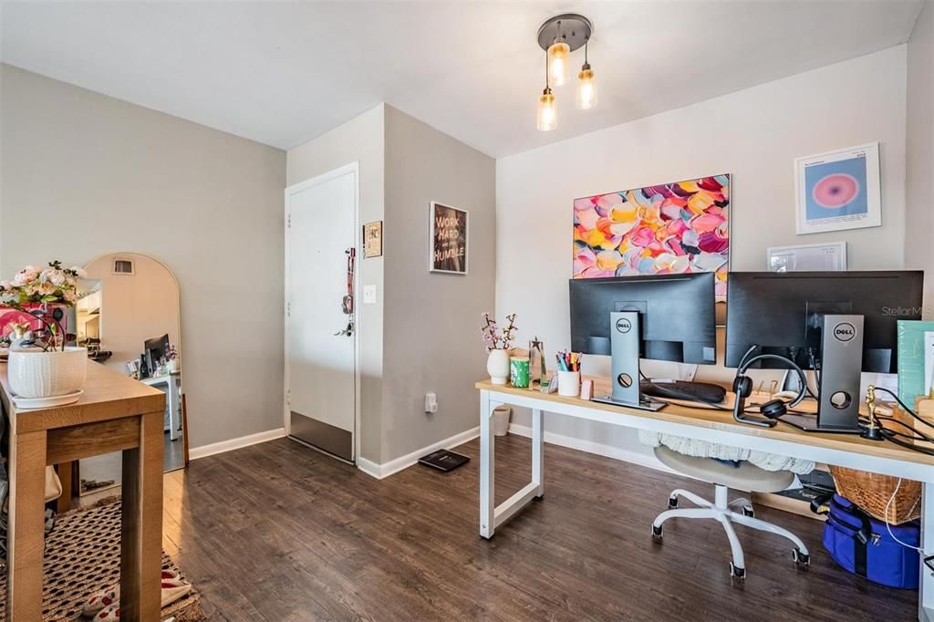 待售: $163,000 (2 贝兹, 2 浴室, 885 平方英尺)