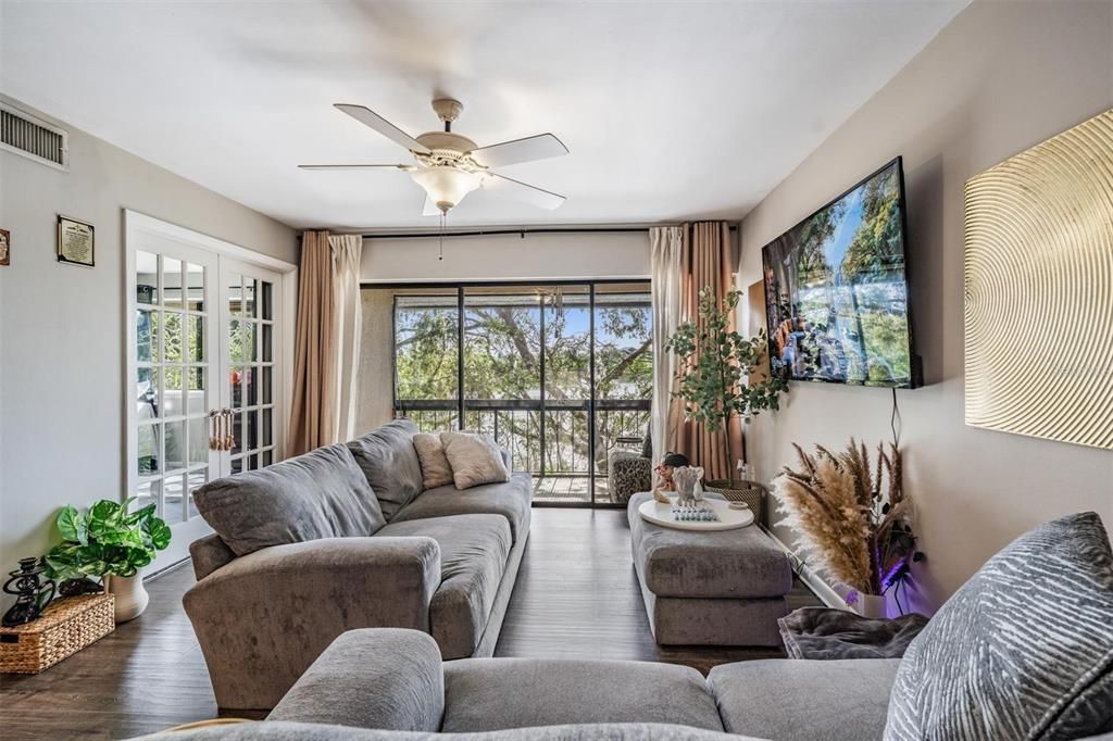 待售: $163,000 (2 贝兹, 2 浴室, 885 平方英尺)