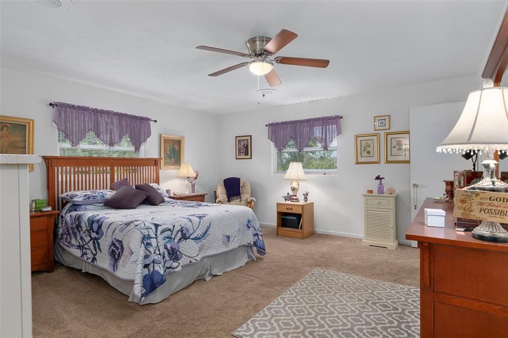 合同活跃: $239,000 (3 贝兹, 2 浴室, 1743 平方英尺)