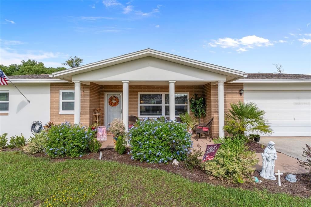 合同活跃: $239,000 (3 贝兹, 2 浴室, 1743 平方英尺)