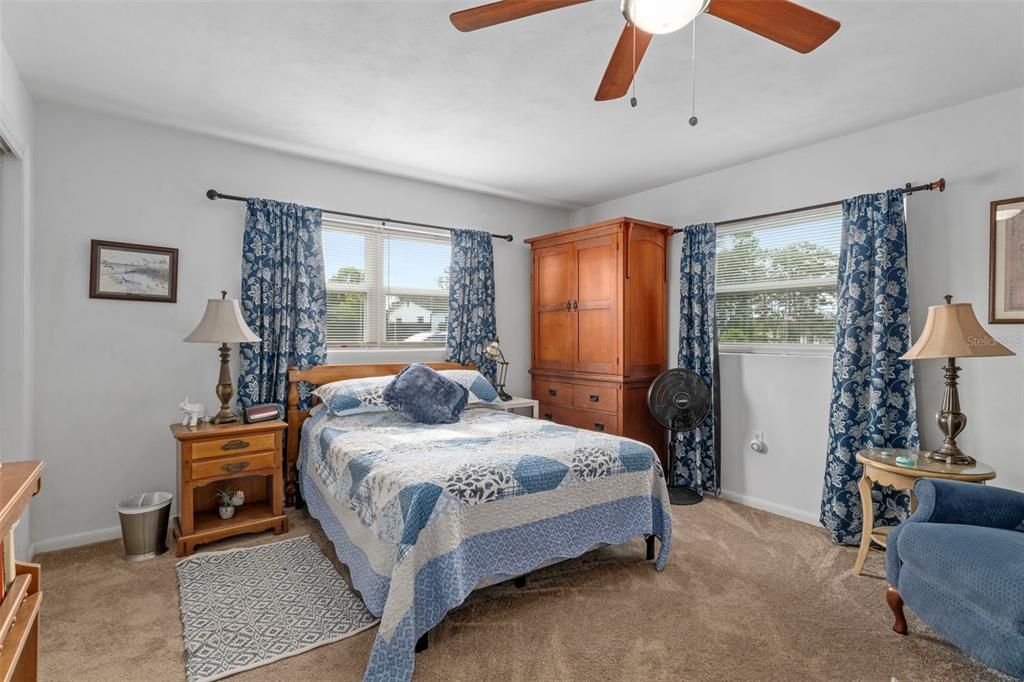 合同活跃: $239,000 (3 贝兹, 2 浴室, 1743 平方英尺)