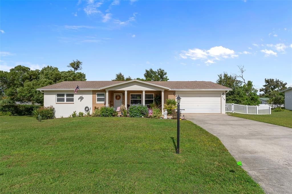 合同活跃: $239,000 (3 贝兹, 2 浴室, 1743 平方英尺)