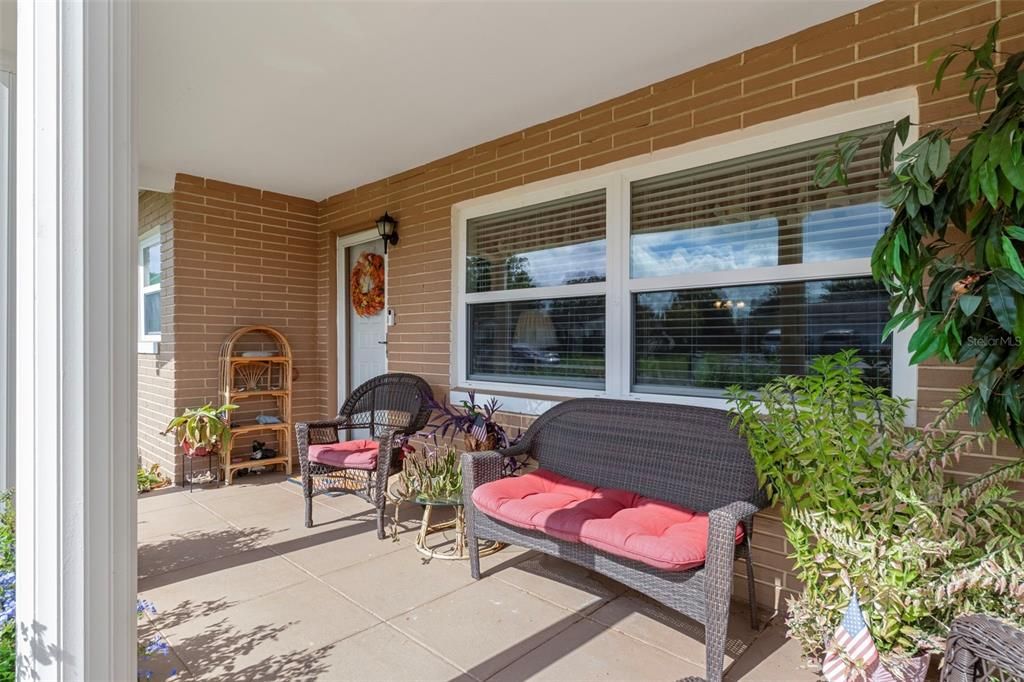 合同活跃: $239,000 (3 贝兹, 2 浴室, 1743 平方英尺)