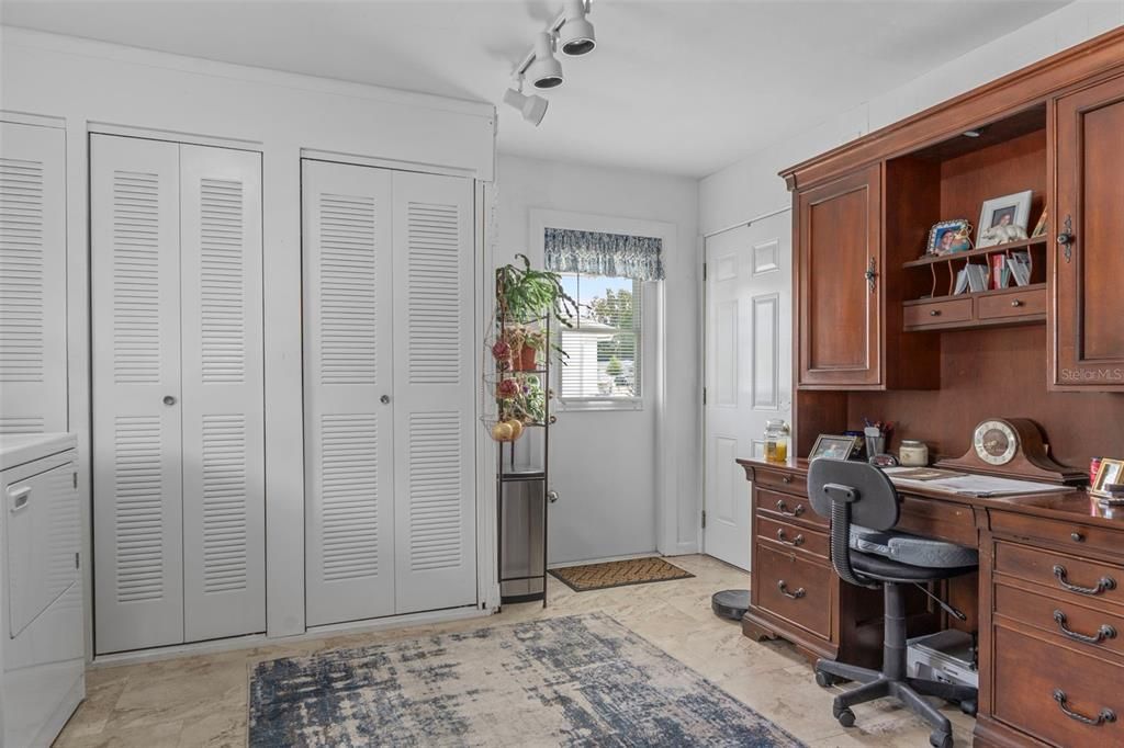 合同活跃: $239,000 (3 贝兹, 2 浴室, 1743 平方英尺)