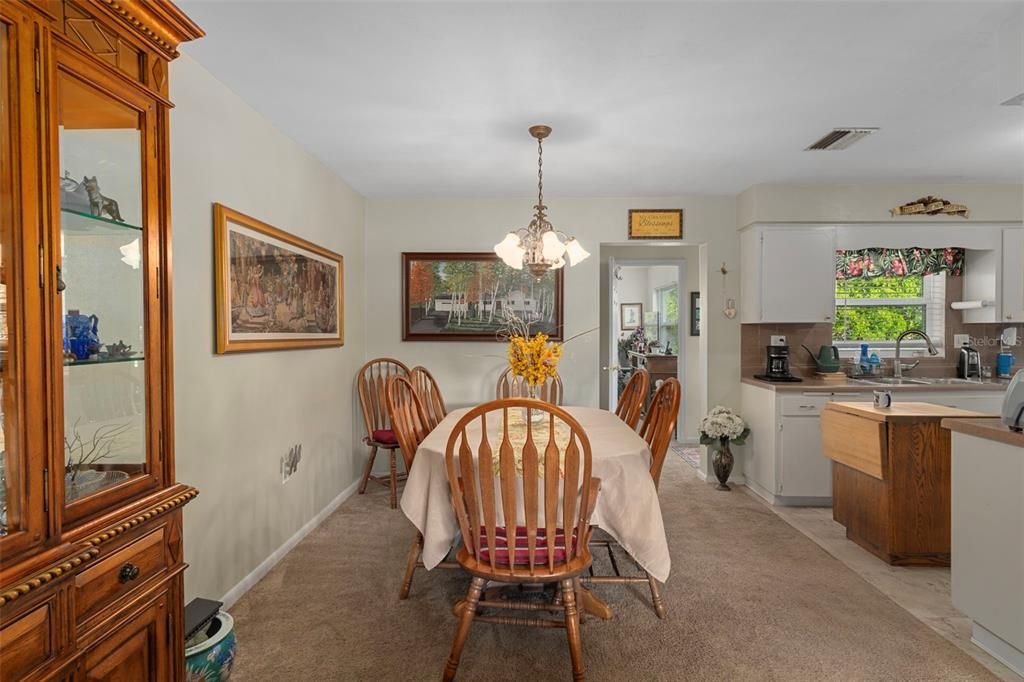 合同活跃: $239,000 (3 贝兹, 2 浴室, 1743 平方英尺)