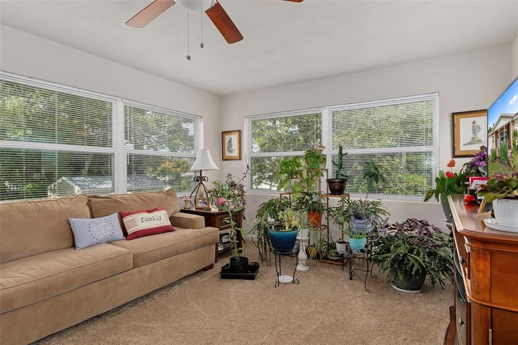 合同活跃: $239,000 (3 贝兹, 2 浴室, 1743 平方英尺)