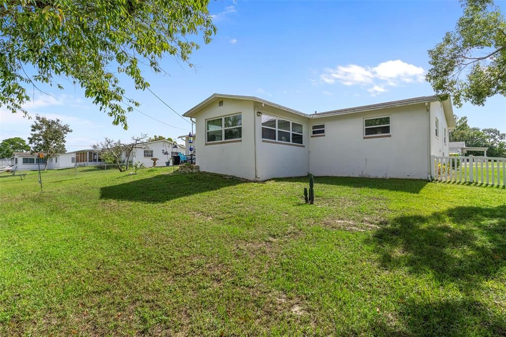 合同活跃: $239,000 (3 贝兹, 2 浴室, 1743 平方英尺)