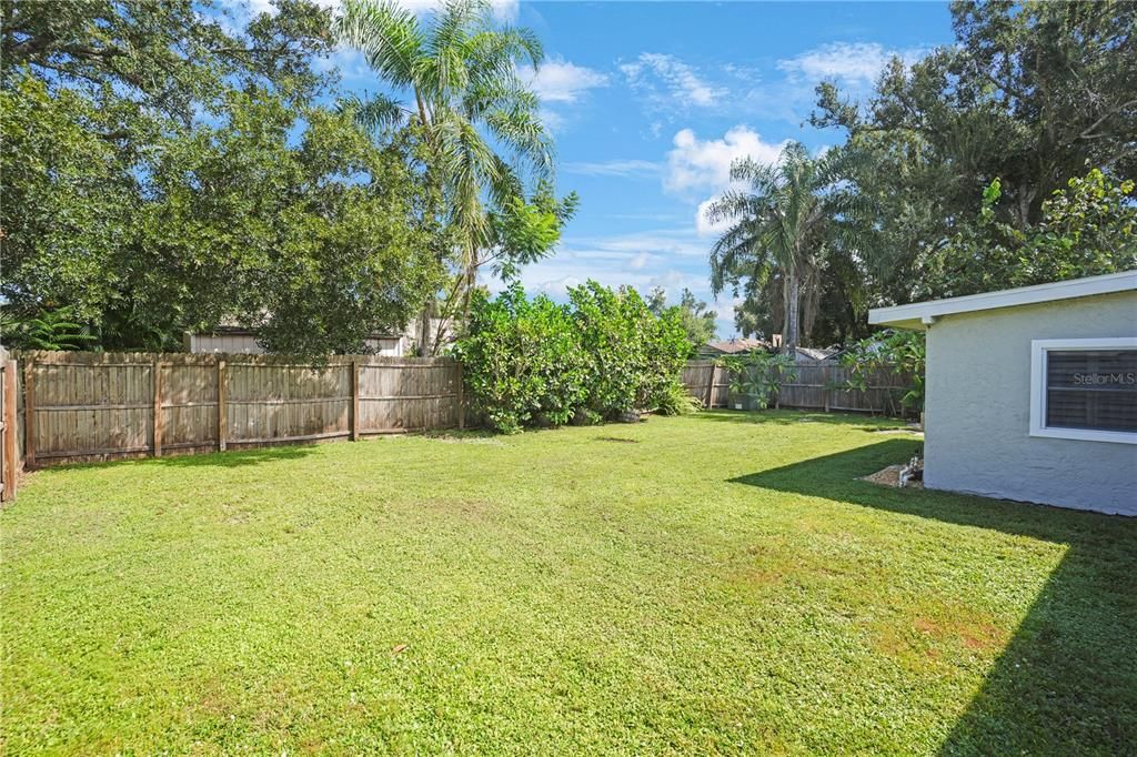 Под контрактом: $310,000 (4 спален, 1 ванн, 1036 Квадратных фут)