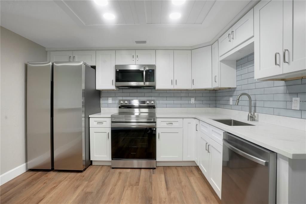 Под контрактом: $310,000 (4 спален, 1 ванн, 1036 Квадратных фут)