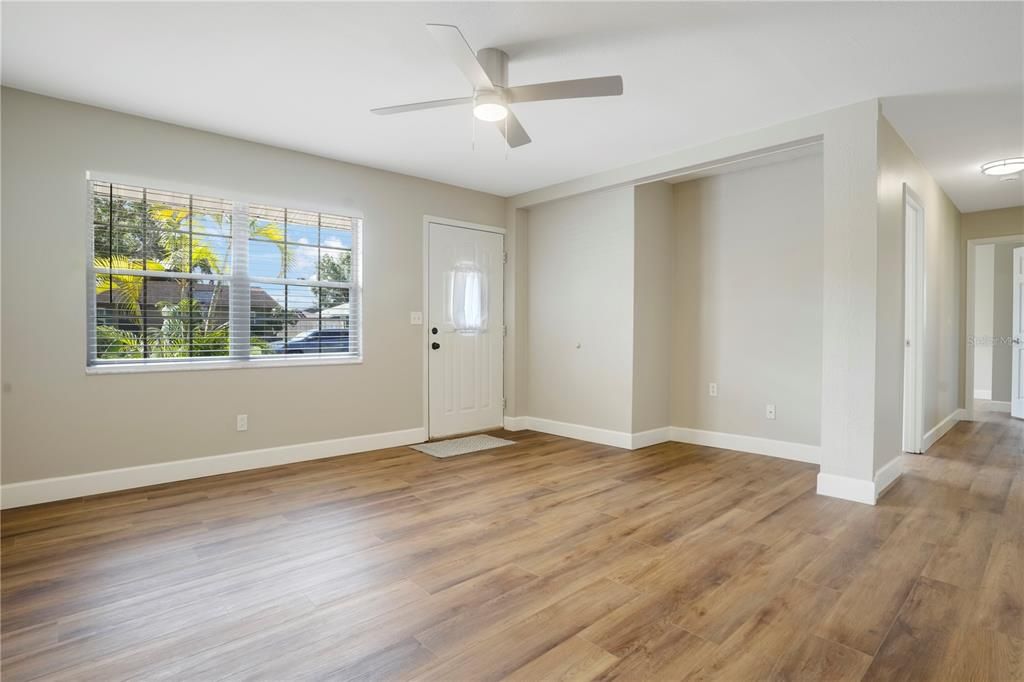 Под контрактом: $310,000 (4 спален, 1 ванн, 1036 Квадратных фут)