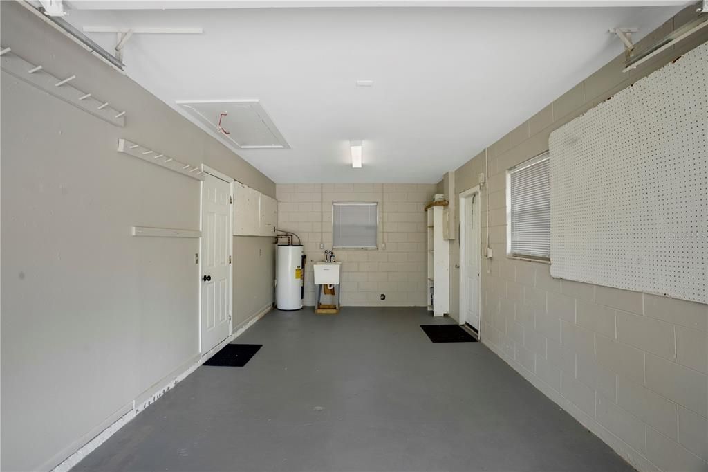 Под контрактом: $310,000 (4 спален, 1 ванн, 1036 Квадратных фут)