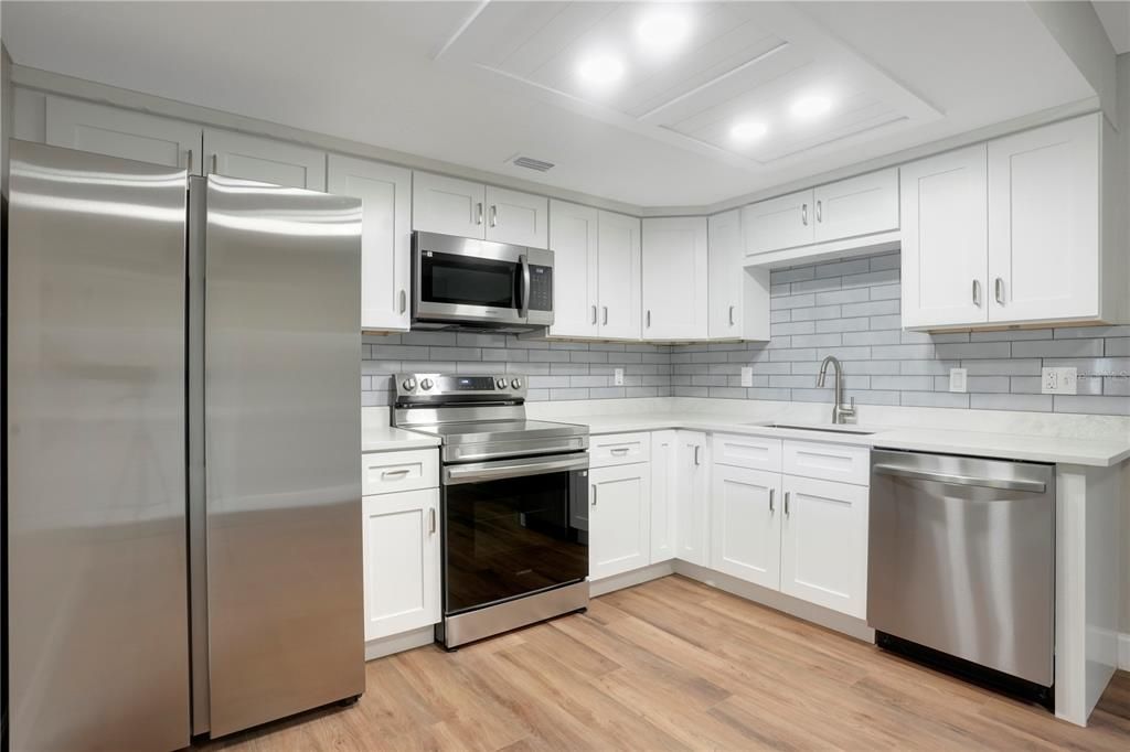 Под контрактом: $310,000 (4 спален, 1 ванн, 1036 Квадратных фут)