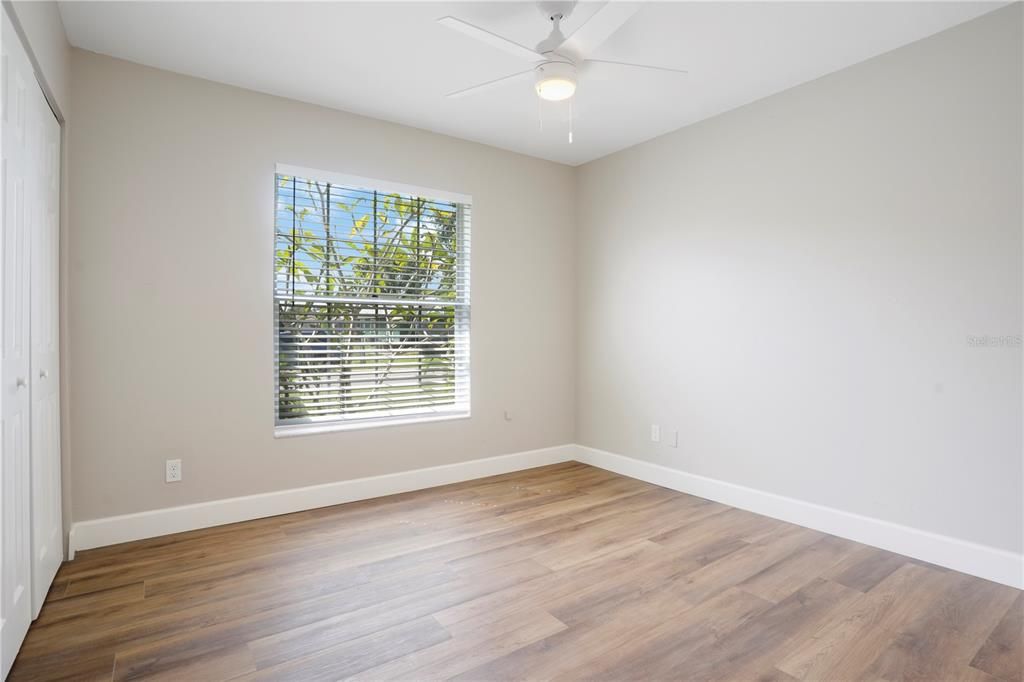 Под контрактом: $310,000 (4 спален, 1 ванн, 1036 Квадратных фут)