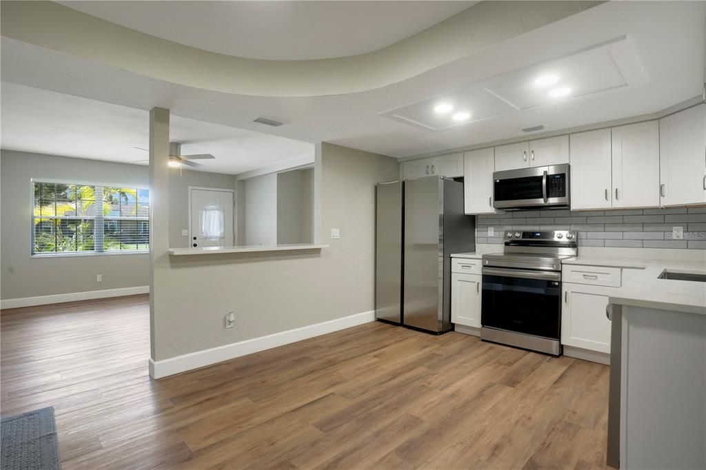 Под контрактом: $310,000 (4 спален, 1 ванн, 1036 Квадратных фут)