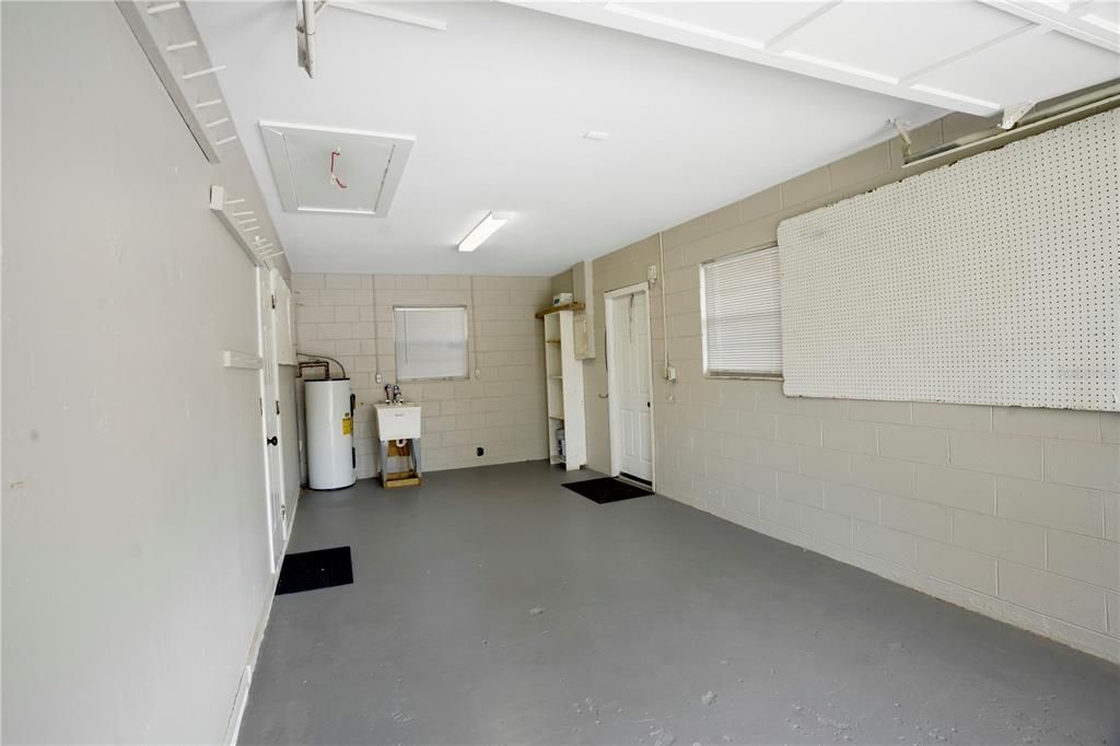 Под контрактом: $310,000 (4 спален, 1 ванн, 1036 Квадратных фут)