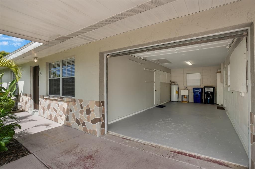 Под контрактом: $310,000 (4 спален, 1 ванн, 1036 Квадратных фут)