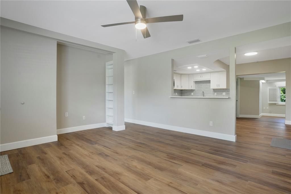 Под контрактом: $310,000 (4 спален, 1 ванн, 1036 Квадратных фут)