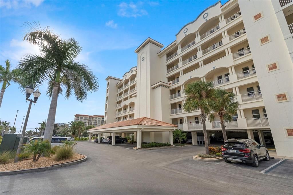 合同活跃: $880,000 (3 贝兹, 3 浴室, 1995 平方英尺)