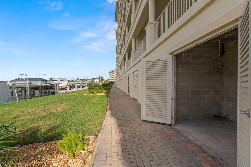 合同活跃: $880,000 (3 贝兹, 3 浴室, 1995 平方英尺)