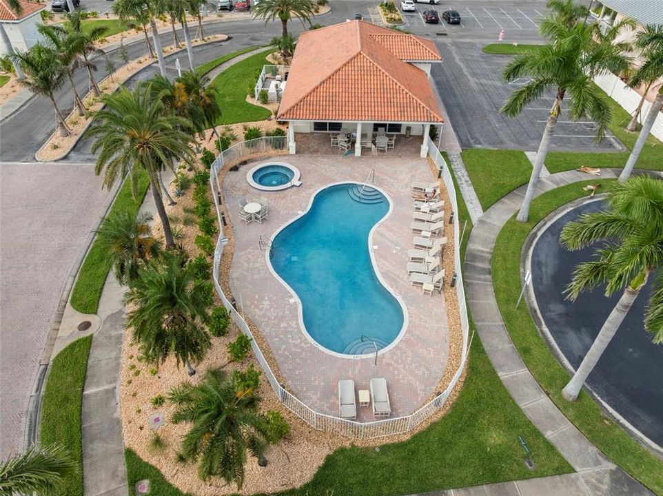 合同活跃: $880,000 (3 贝兹, 3 浴室, 1995 平方英尺)