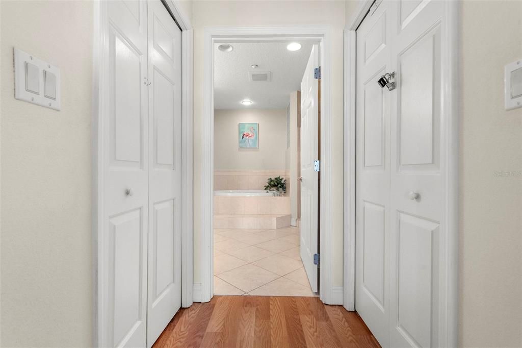 合同活跃: $880,000 (3 贝兹, 3 浴室, 1995 平方英尺)