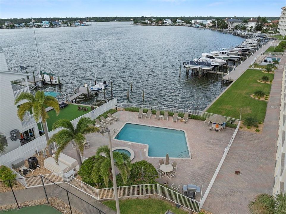 合同活跃: $880,000 (3 贝兹, 3 浴室, 1995 平方英尺)