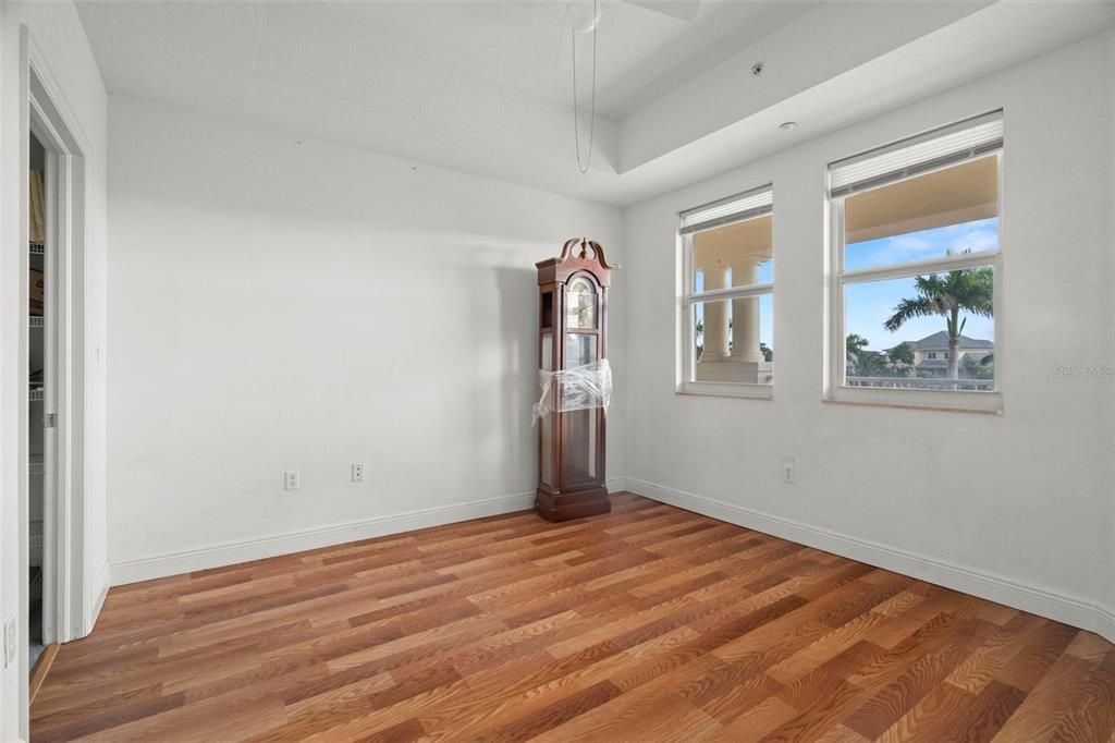 合同活跃: $880,000 (3 贝兹, 3 浴室, 1995 平方英尺)