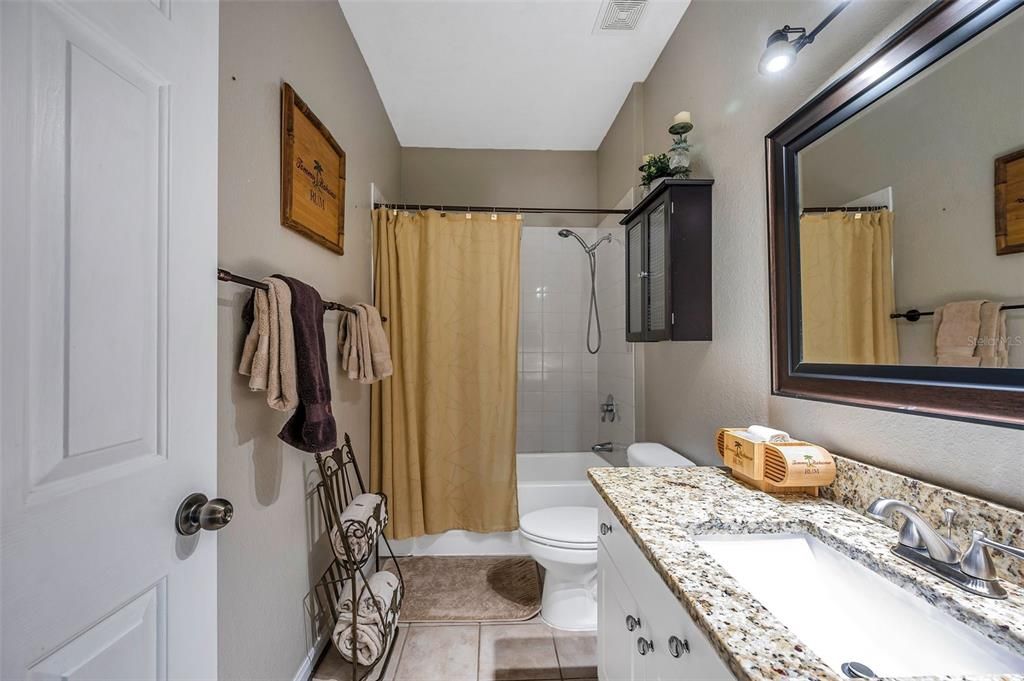 Под контрактом: $2,200 (2 спален, 2 ванн, 1200 Квадратных фут)