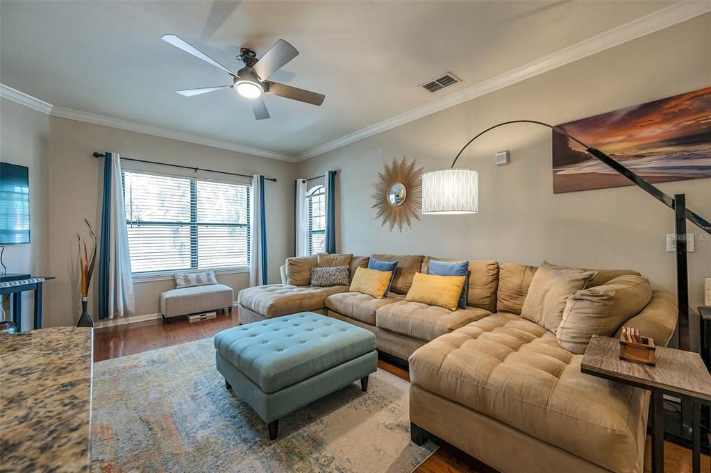 Под контрактом: $2,200 (2 спален, 2 ванн, 1200 Квадратных фут)