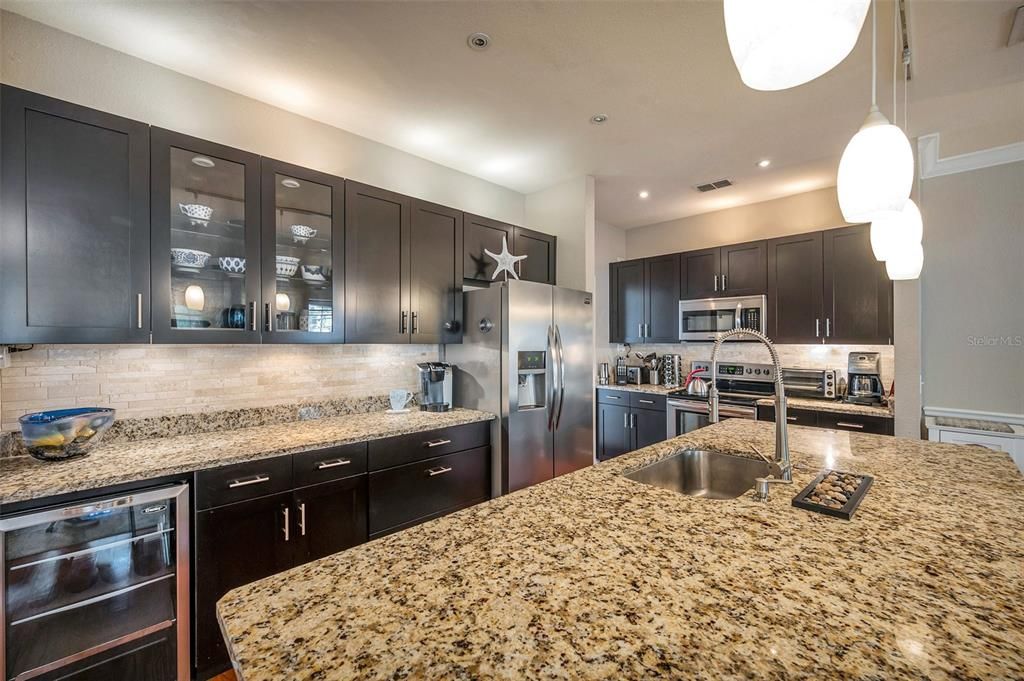 Под контрактом: $2,200 (2 спален, 2 ванн, 1200 Квадратных фут)