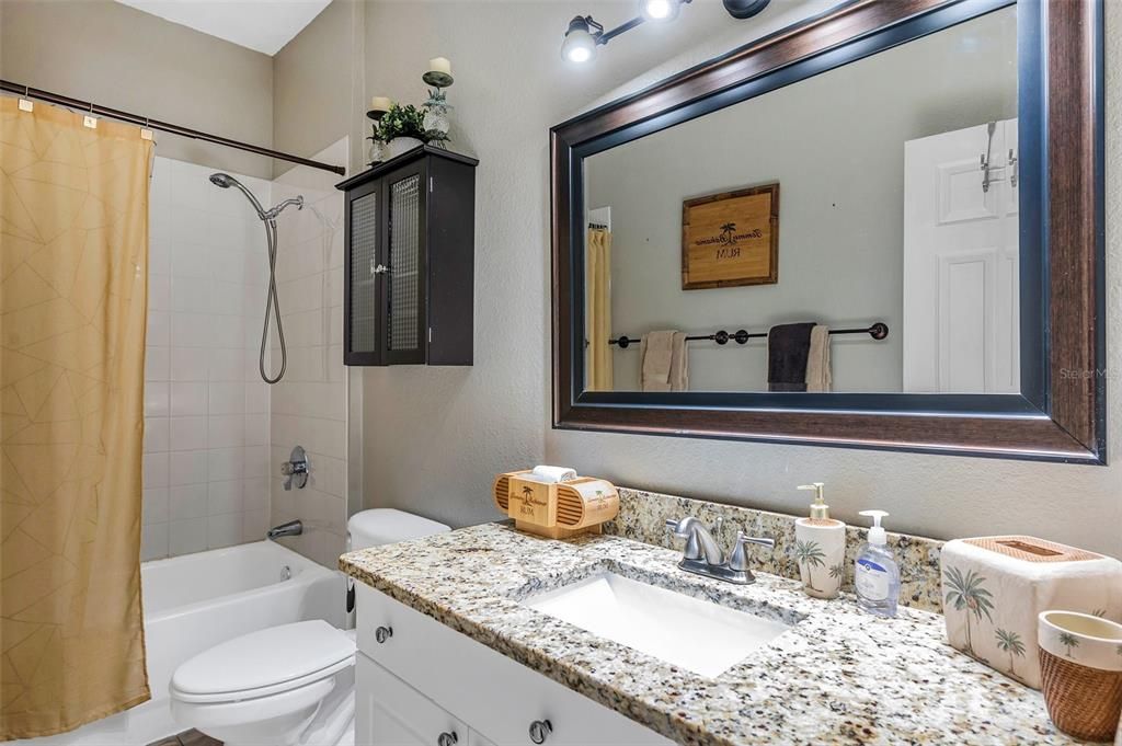 Под контрактом: $2,200 (2 спален, 2 ванн, 1200 Квадратных фут)