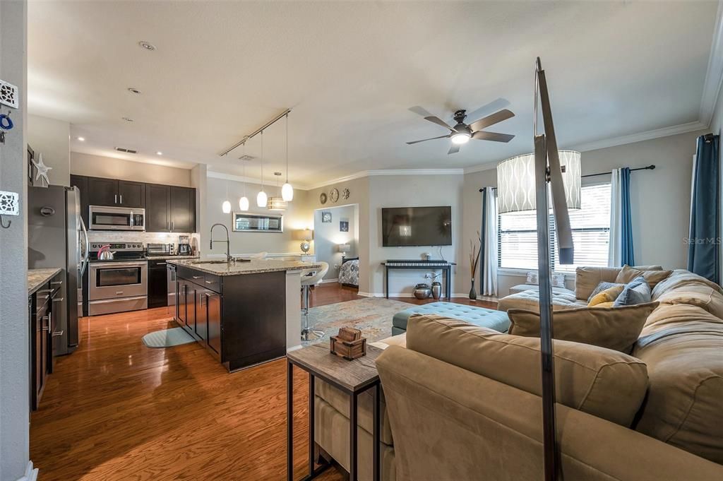 Под контрактом: $2,200 (2 спален, 2 ванн, 1200 Квадратных фут)