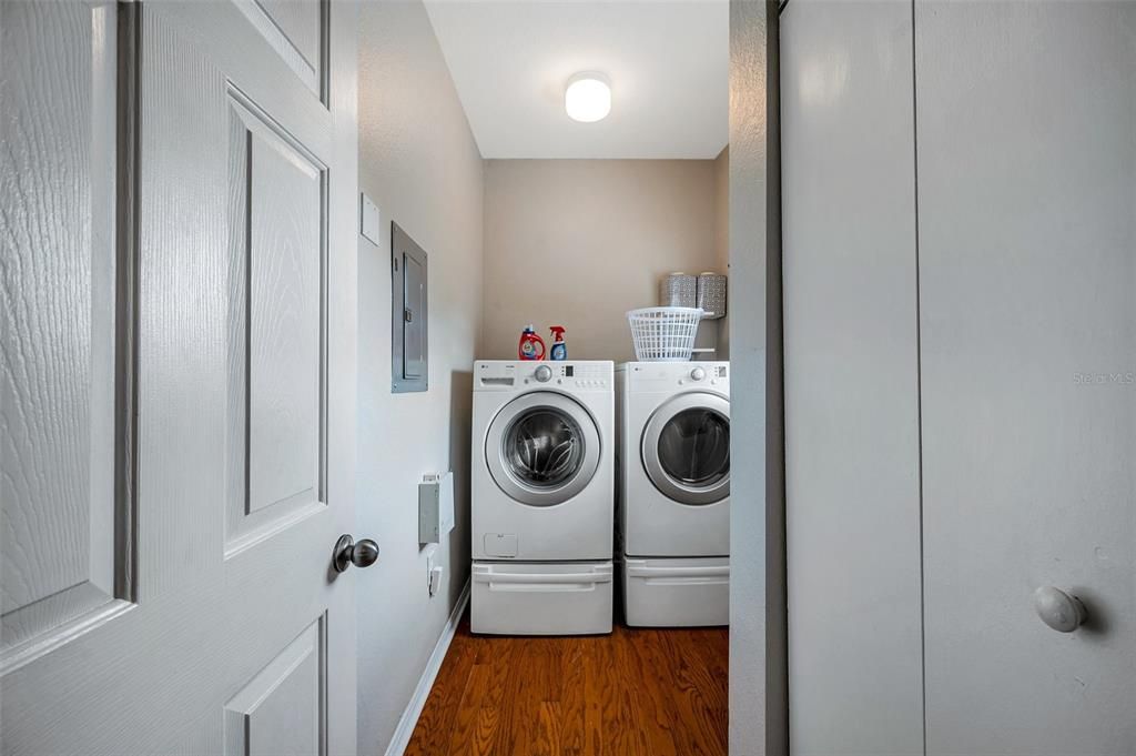 Под контрактом: $2,200 (2 спален, 2 ванн, 1200 Квадратных фут)